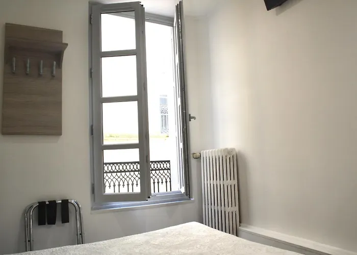 Hotel Concorde - Centre Ville De Nimes